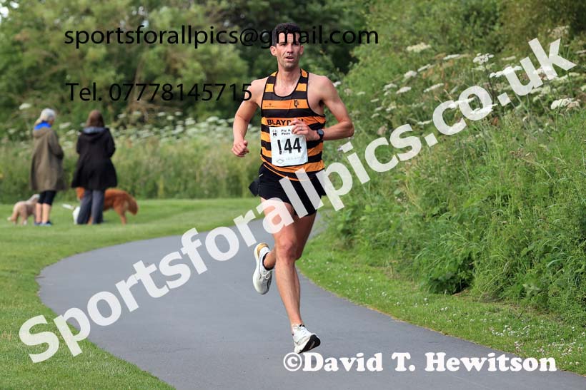 The 2024 Tynedale Pie n Peas 10k Road Race, Ovington to Low Prudhoe Country Park, Northumberland.  Photo: David T. Hewitson/Sports for All Pics